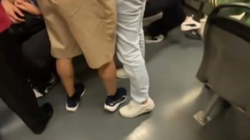 Metroda süs kavgası