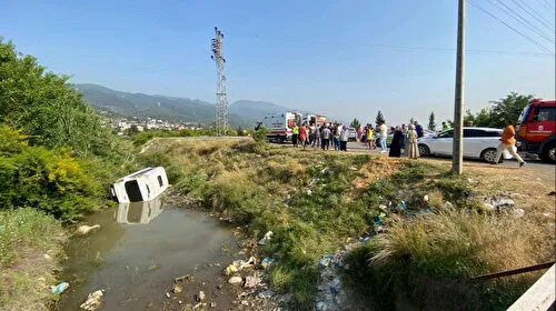 Minibüs Su Kanalına Uçtu! Hatay'da Feci Kaza