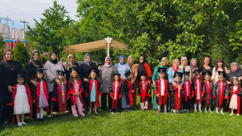 Minikler Kep Attı, Büyükler Gözyaşlarını Tutamadı