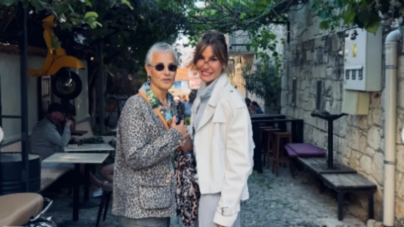 Çağla Şikel'den Annelere Özel Mesaj: "Hala Senin Küçük Kızınım!"