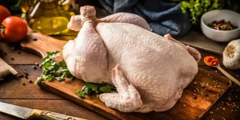 Çiğ Tavuk Tehlikesi! Dokunmak Bile Zehirliyor Mu?