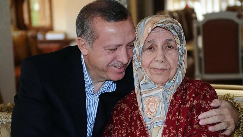 Erdoğan'dan Anneler Günü Mesajı: Annelerimizin Hakkı Ödenmez!