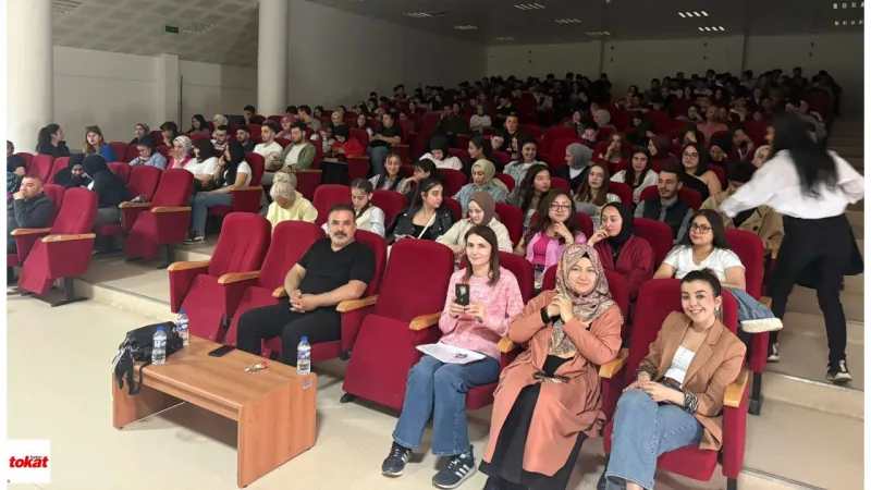 Erbaa'da "Gülemiyorum" Fırtınası! Üniversitelilerden Tiyatro Şöleni