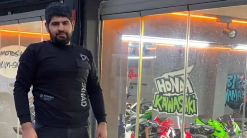 Fatih'te Motosikletli Gence Feci Kaza! Taksiye Çarptı, Hayatını Kaybetti