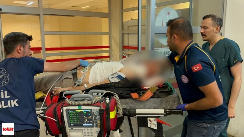Motosiklet Kazası! Adıyaman'da Sürücü Bariyerlere Çarptı!