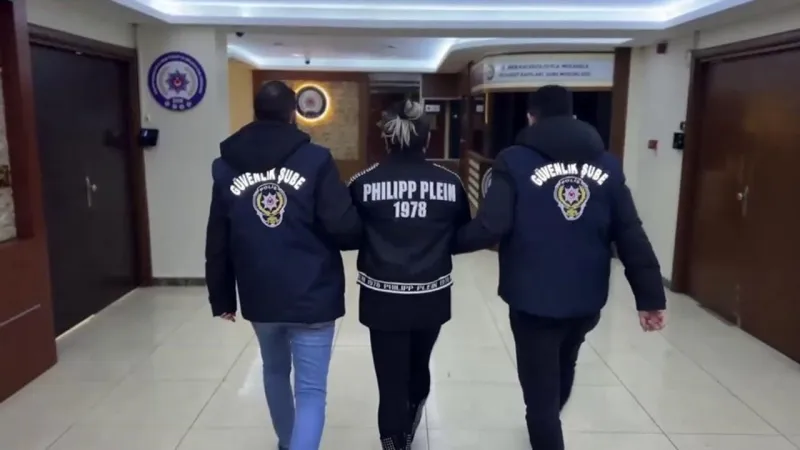 Murat Övüç Hapse mi Girecek? Şal Videosu Başını Yaktı!