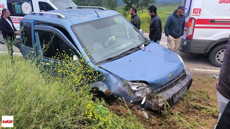 Niksar'da Feci Kaza! 3 Yaralı, Köy Yolunda Dehşet Anları!