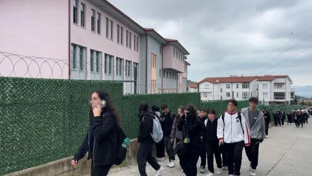 Lisede Korkunç Anlar! Öğrenci 4. Kattan Düştü!