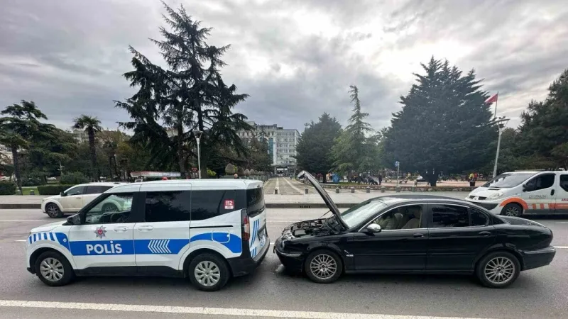 Samsun'da Şok Kaza! Otomobil Polis Otosuna Çarptı!
