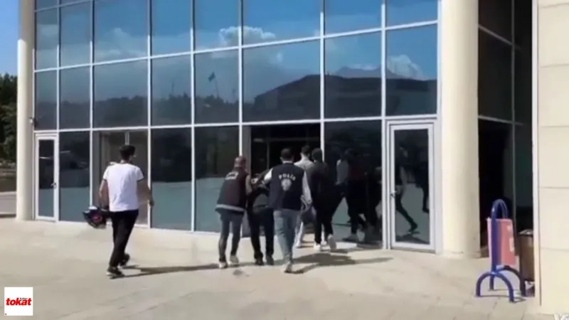Motosikletli Sapık Dehşeti! Plakayı Bantlayıp Kadınları Taciz Etti!