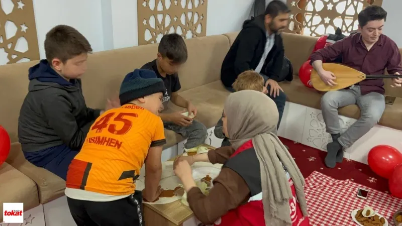Reşadiye'de Unutulmaz Sıra Gecesi! Aileler ve Engelliler Coştu!
