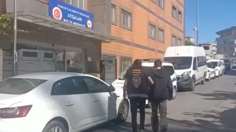 Satırla Gezen Çocuk Yakalandı! Esenler'de Şok Görüntüler!