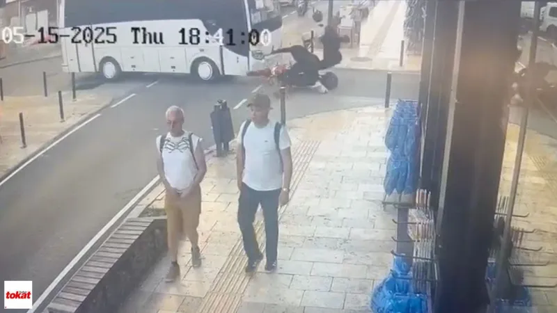 Feci Kaza! Ters Yönden Gelen Minibüs Can Aldı!