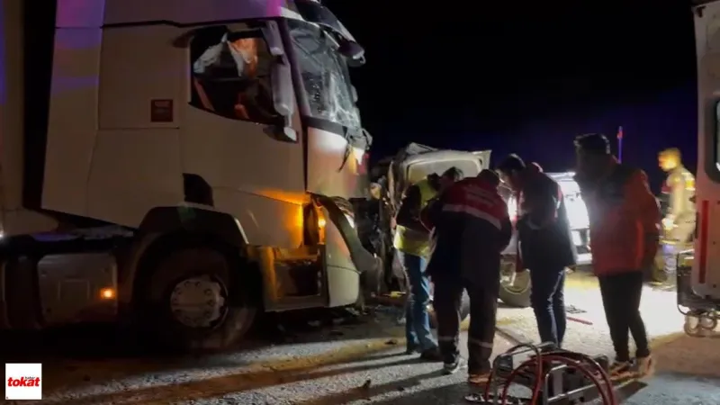 Feci Kaza! Tır ve Pikap Çarpıştı: 1 Ölü! Şok Detaylar