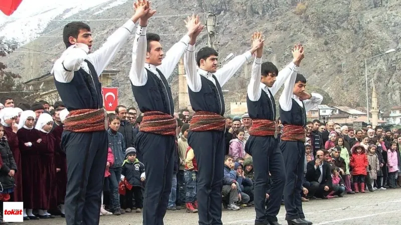 Tokat'ta Erzurum Esintisi! Ünlü Sanatçılarla Coşku Dolu Anlar!
