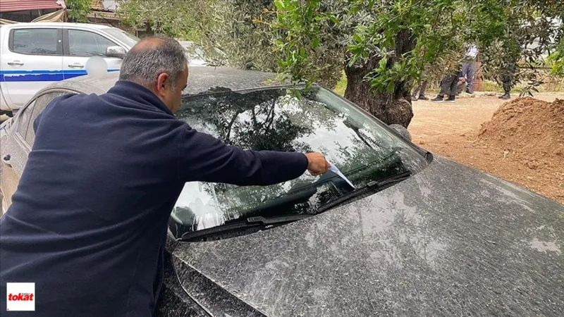 Tokat'ta Çamur Alarmı! Çöl Tozu Araçları Böyle Kapladı