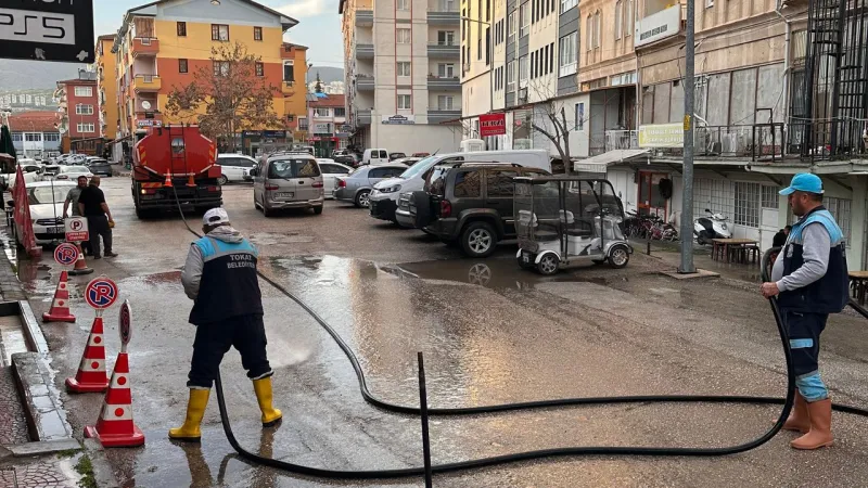 Tokat'ta Şiddetli Yağış Alarmı! Belediye Ekipleri Seferber Oldu
