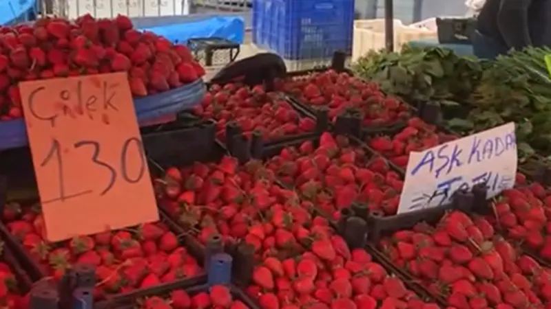 Tokat'ta Pazarcıdan Şok Sloganlar! "Aşk Kadar Tatlı"...