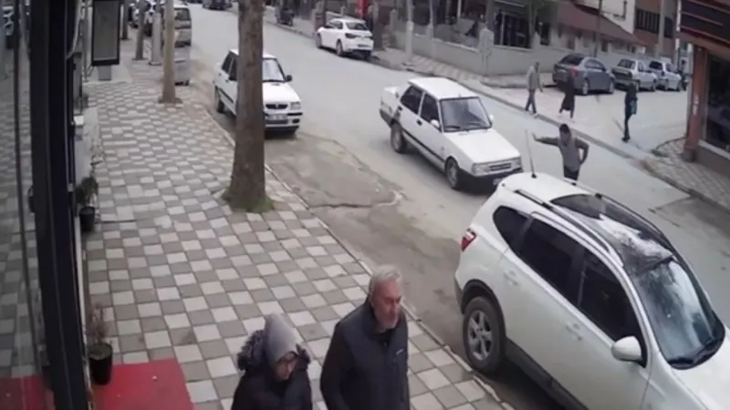 Tokat'ta Feci Kaza! Yaya Aniden Döndü, Otomobil Çarptı!