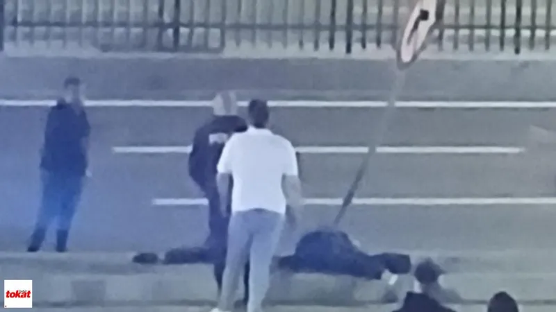 Feci Kaza: Motosiklet Trafik Levhasına Çarptı! 2 Genç Hayatını Kaybetti