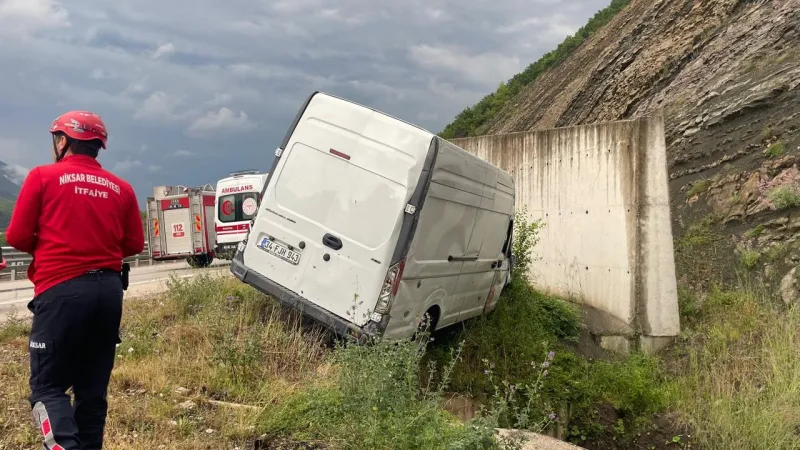 Niksar Akıncı Köyü Mevkii'nde Akşam Saatlerinde Korkutan Kaza