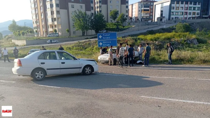 Niksar’da İki Otomobil Çarpıştı: Yaralılar Var...
