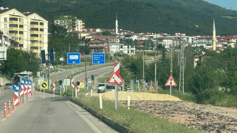 Niksar’da ki O Yol Yapılıyor, Gözler Tehlikeli Kavşakta
