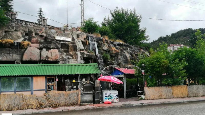 Niksar’da Şehir İçinde Doğayla Buluşma Noktası: Şelale Aile Park Çay Bahçesi!
