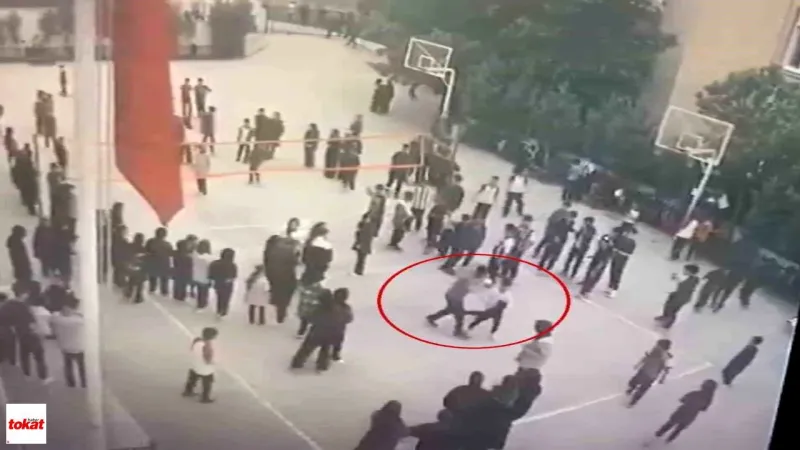 Öğretmenden öğrenciye su sıçrattın dayağı