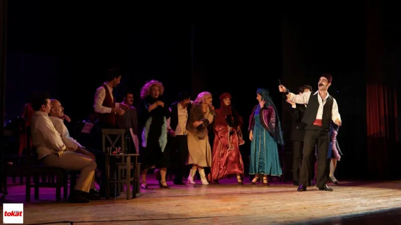Osmanlı’dan Cumhuriyet’e Geçiş Tokat Sahnesinde: ‘İstanbul’un Son Beyzadeleri’ Salonu Doldurdu!
