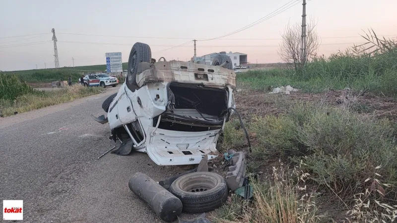 Otomobil Devrildi, Güvenlik Kameraları Kaydetti: 1 Ölü, 4 Yaralı