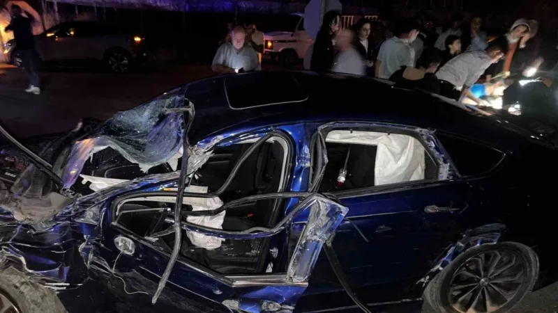 Otomobil ile tır çarpıştı: 1’i ağır 5 yaralı