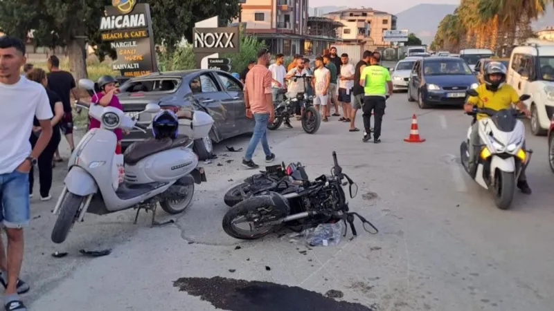 Feci Kaza: Motosiklet Otomobile Ok Gibi Saplandı! 1 Ölü