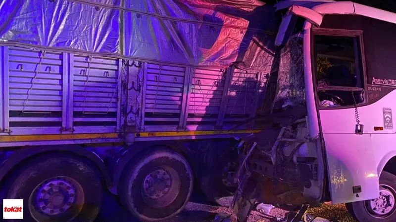 Servis Tırla Çarpıştı! Manisa'da Feci Kaza: 20 Yaralı