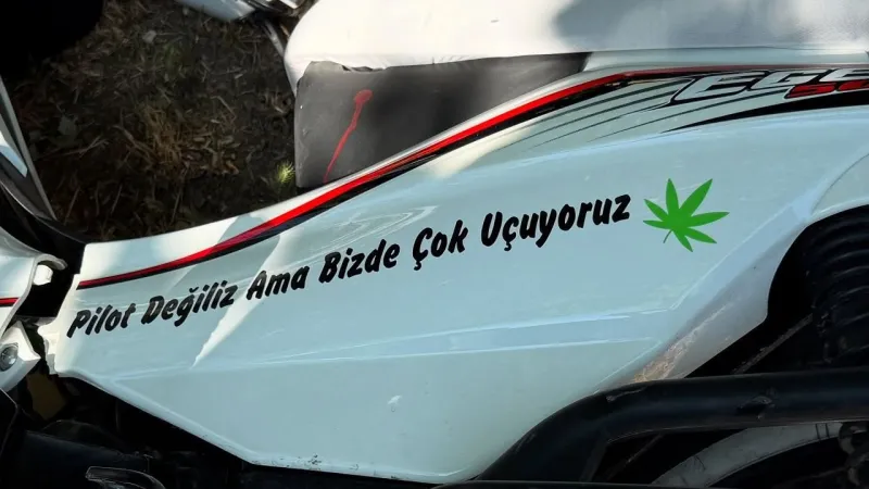 “Pilot Değiliz Ama Biz de Uçuyoruz” Yazılı Motosiklet Kazaya Karıştı: 1 Yaralı