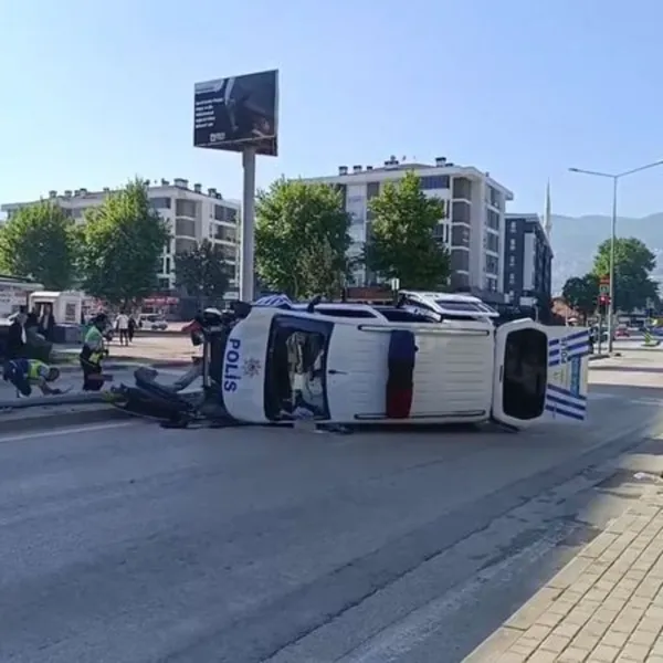 Polis aracı takla attı! 2'si polis 5 yaralı
