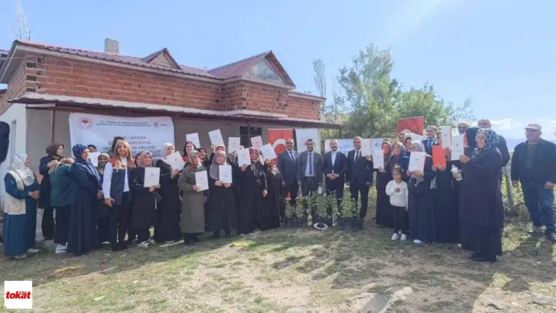 Reşadiye’de Kadın Çiftçilere “Şifalı Bitki Aronya” Desteği