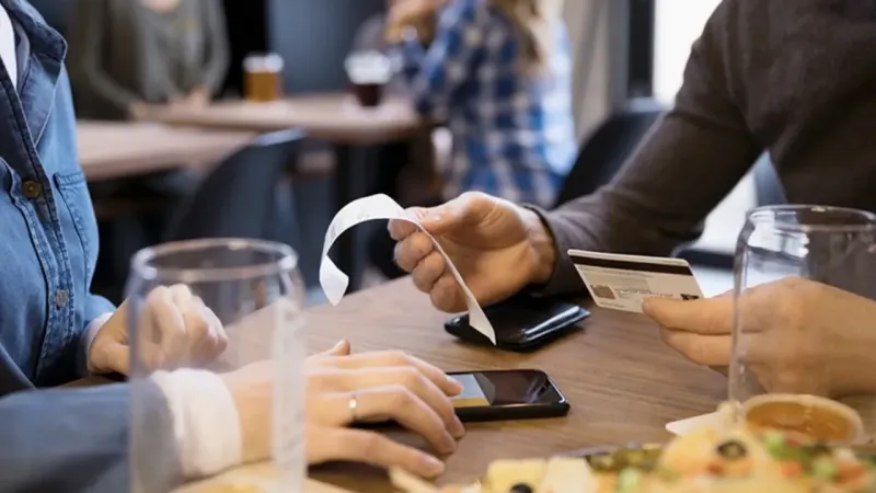 Restoranlarda ek ücret tartışmasına kesin yasak geliyor: Masa ve servis ücreti tarihe karışıyor