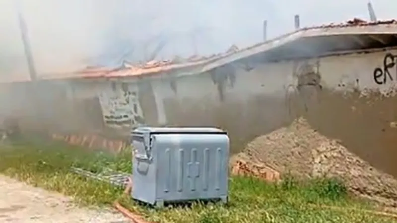 Yozgat'ta Ahır Yangını! Rüzgar Alevleri Büyüttü, Facia Önledi!