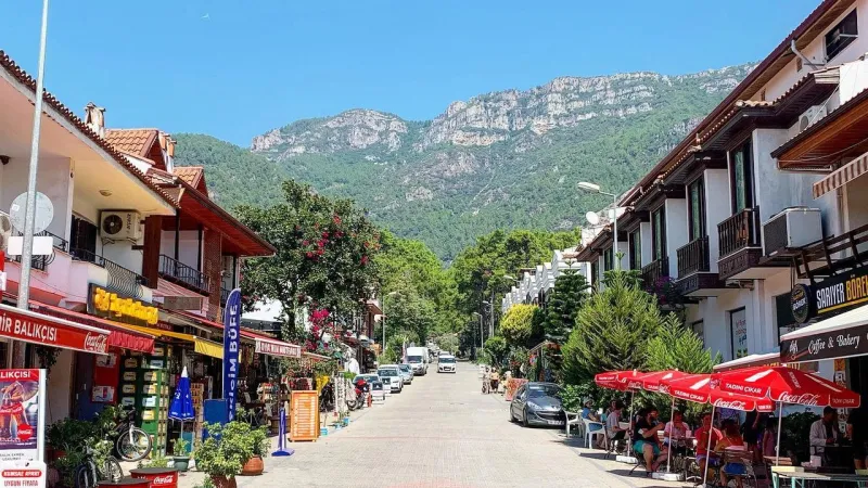 Sakinlik Ve Huzurun Kaçış Rotası Oldu Sokaklarında Dolaşmak Terapi Gibi Geliyor Renkli Evleri Güzel Bir Nehiri Var