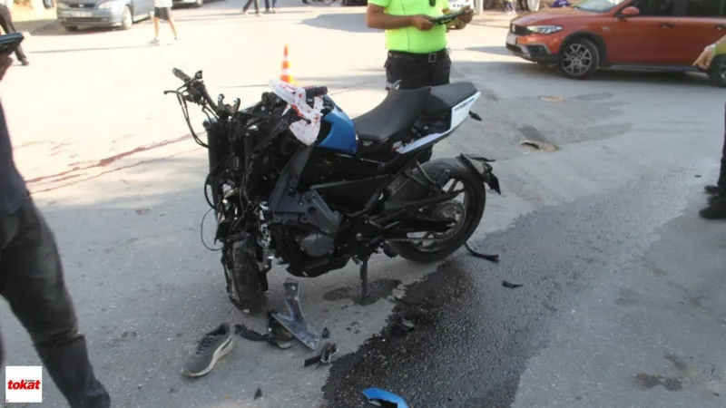 Feci Kaza! Servis Minibüsü Motosikletli Genci Hayattan Kopardı!