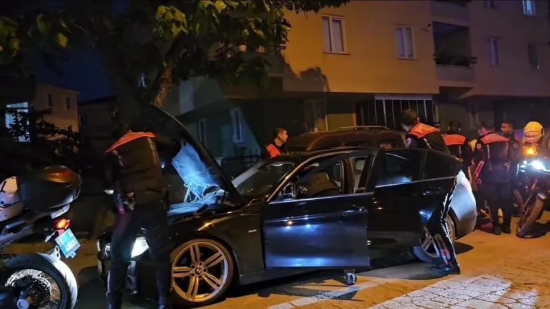 Silahlı kavgada biri polis 2 kişi yaralandı