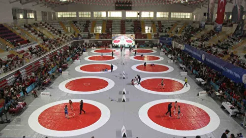 Sivas'ta Minik Güreşçiler Arenayı Salladı! Şampiyon Kim Olacak?