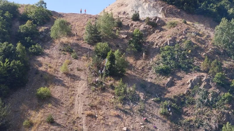 Tarım işçilerini taşıyan minibüs uçuruma yuvarlandı: 3 ölü, 4’ü ağır 18 yaralı