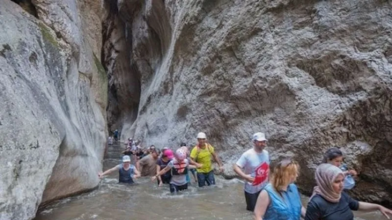 Tatilcilerin Yeni Gözdesi: Zinav Kanyonu Nerede, Nasıl Gidilir?