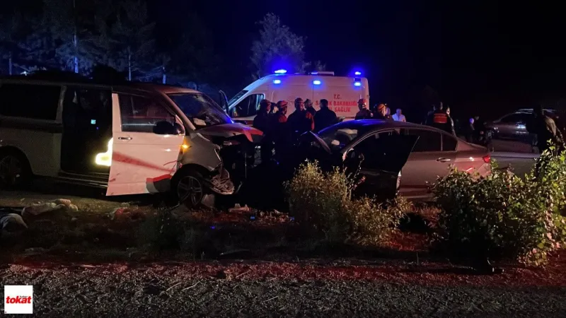 Ters yöne giren minibüs faciaya neden oldu: 1 ölü, 8 yaralı