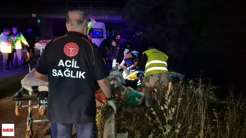 Tır, Tokat Plakalı Minibüse Arkadan Çarptı: 7 Kişi Yaralandı, Yaralıların Feryatları Yürek Dağladı