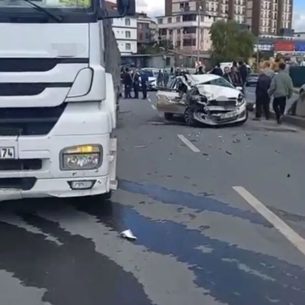 Feci Kaza! TIR'a Çarpan Araçta Anne Hayatını Kaybetti!