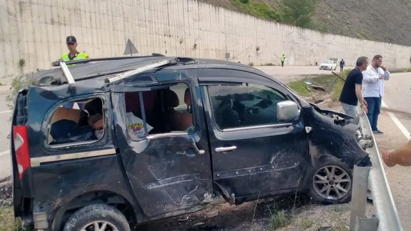 Tokat Reşadiye'de Kaza, Araç Hurdaya Döndü