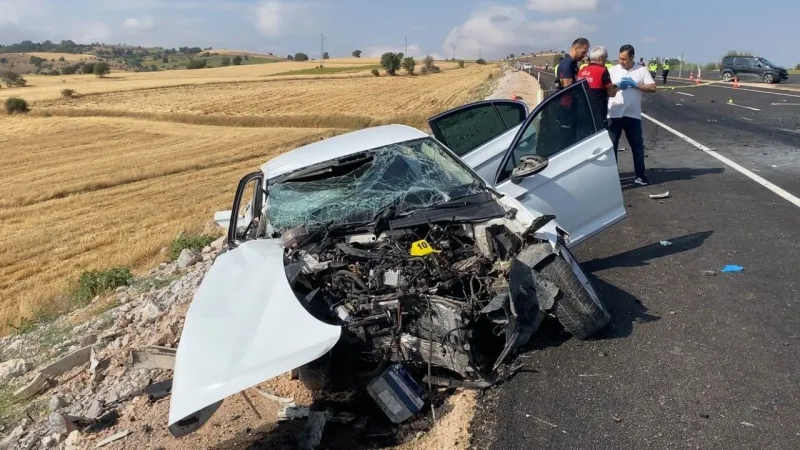 Tokat Zile’de Feci Kaza: İki Otomobil Kafa Kafaya Çarpıştı, Ölü ve Yaralılar Var